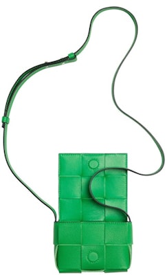 Bottega Veneta Candy Cassette Beg Silang Mini Intreccio Parakeet/Hitam Lookbook Bottega Veneta Candy Cassette Beg Silang Mini Intreccio Parakeet/Hitam