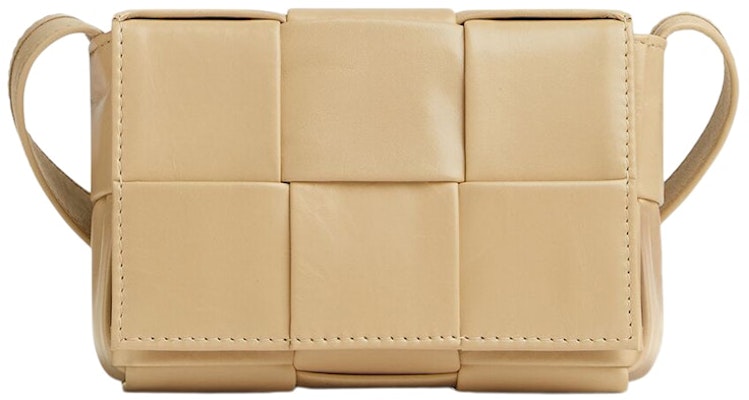 보테가 베네타 미니 카세트백 (포리지)
Buy 보테가 베네타 미니 카세트백 (포리지)