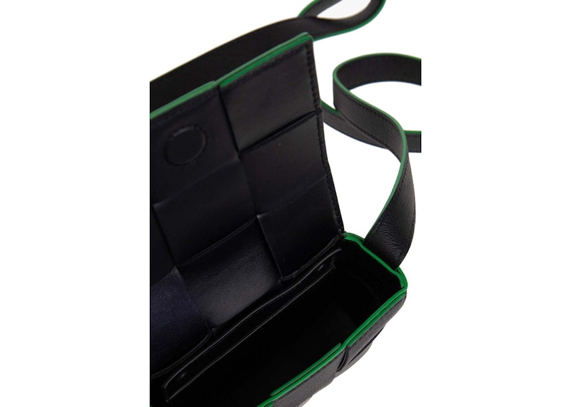 Lookbook ボッテガ・ヴェネタ キャンディカセット ミニイントレッチョ グレインレザー ブラック