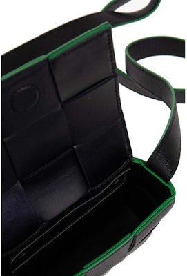 葆蝶家糖果盒迷你颗粒皮革黑色斜挎包 Lookbook 葆蝶家糖果盒迷你颗粒皮革黑色斜挎包