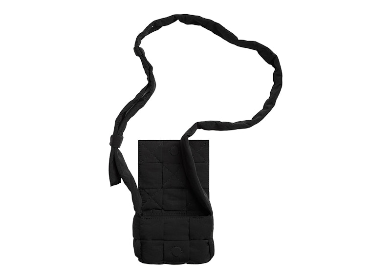 Lookbook ボッテガ・ヴェネタ キャンディパデッドテックカセットミニクロスボディバッグ ブラック