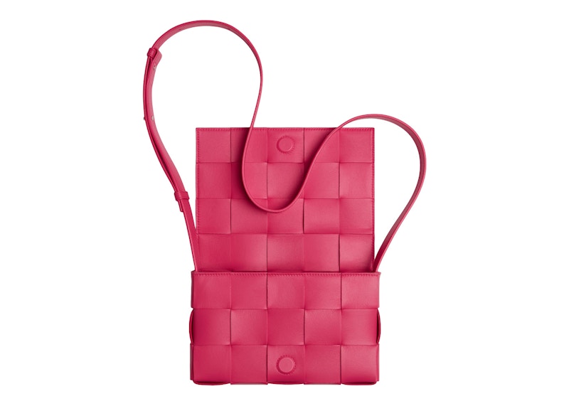 Order ボッテガ・ヴェネタ カセットバッグ クランベリー
