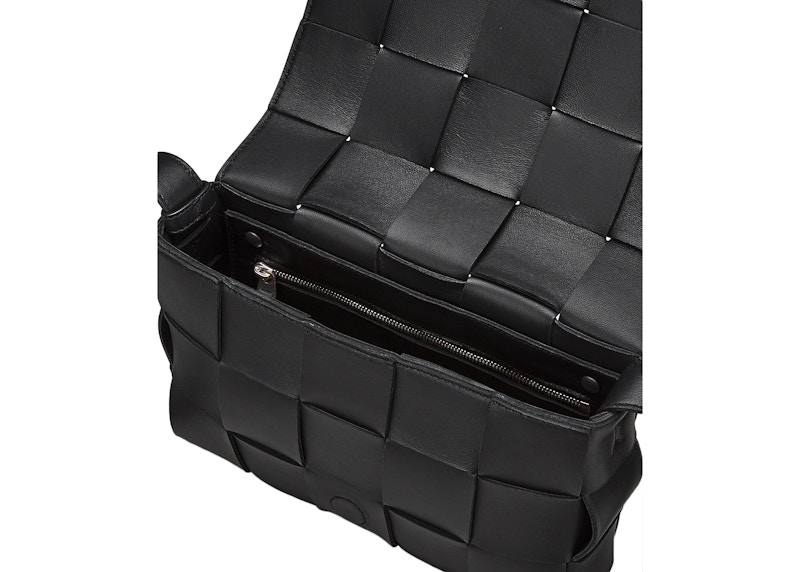 Lookbook Beg Bottega Veneta Cassette Nero