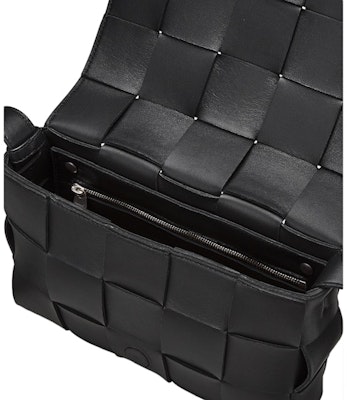 보테가 베네타 카세트 백 네로 Lookbook 보테가 베네타 카세트 백 네로