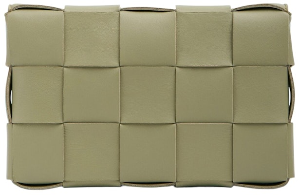 보테가 베네타 카세트 백 트래버틴
Lookbook 보테가 베네타 카세트 백 트래버틴