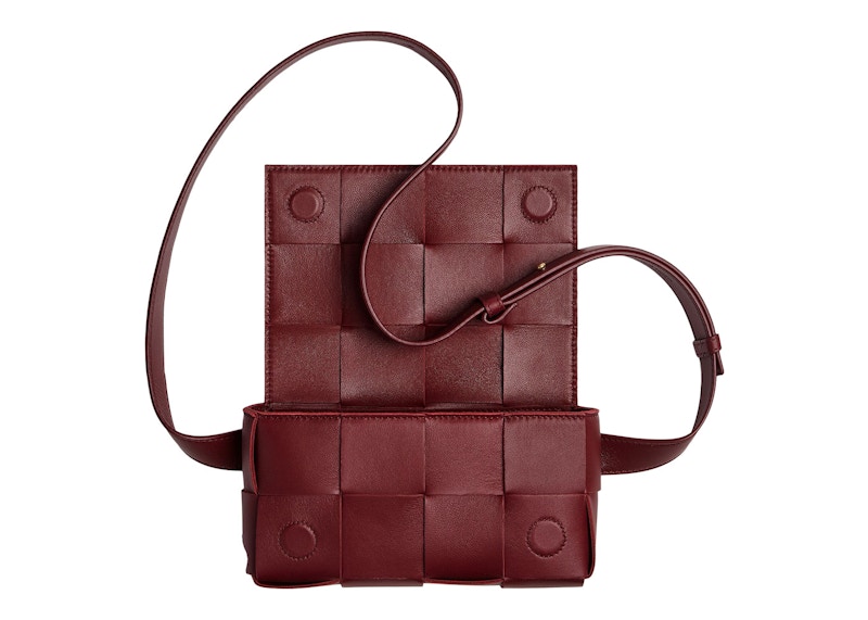 Lookbook Beg Tali Pinggang Mini Bottega Veneta Cassette Intreccio Bordeaux