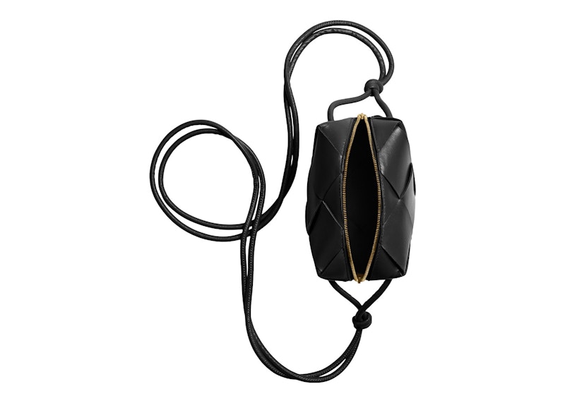 Lookbook ボッテガ ミニカセット 黒
