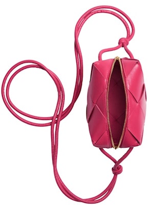 Bottega Veneta Cassette Kamera Beg Mini Cranberry Lookbook Bottega Veneta Cassette Kamera Beg Mini Cranberry