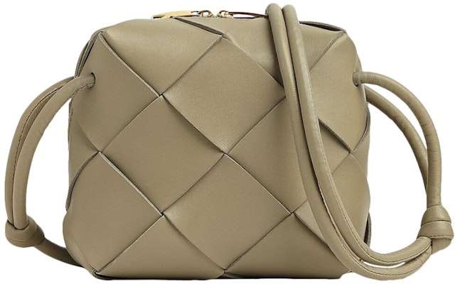 Bottega Veneta Cassette Camera Bag Mini Intreccio Taupe Lookbook Bottega Veneta Cassette Camera Bag Mini Intreccio Taupe