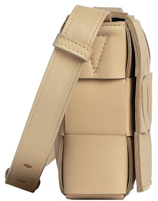 Bottega Veneta餃子包編織燕麥色斜挎包 Order Bottega Veneta餃子包編織燕麥色斜挎包