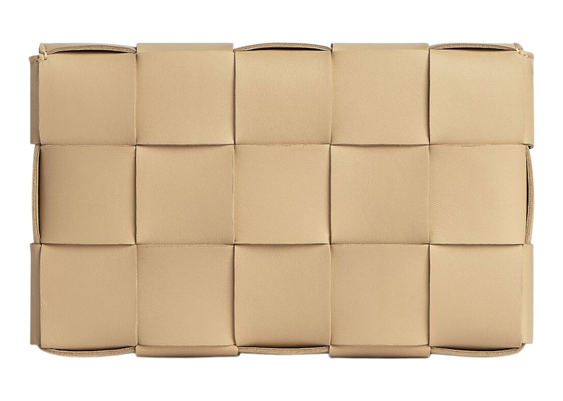 Lookbook 葆蝶家编织斜挎包米色Cassette款式