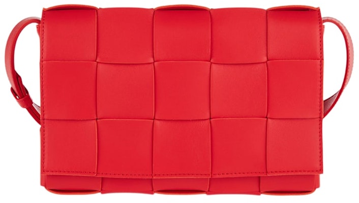 Bottega Veneta Cassette Beg Crossbody Intreccio Merahbatu Buy Bottega Veneta Cassette Beg Crossbody Intreccio Merahbatu