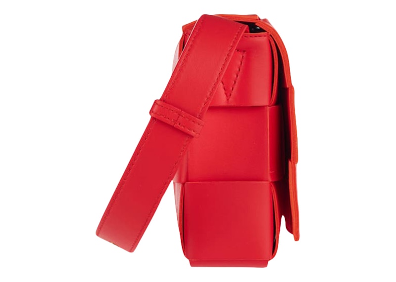 Order Bottega Veneta Cassette Beg Crossbody Intreccio Merahbatu