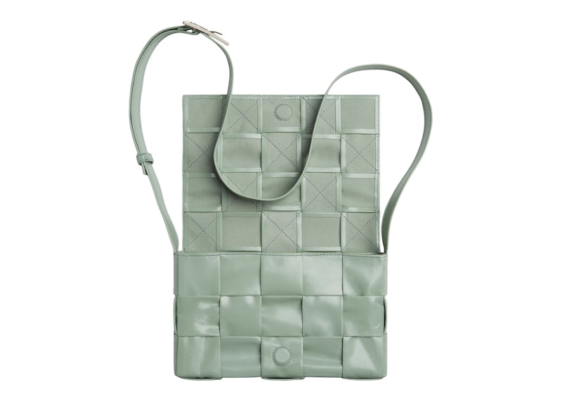 Lookbook Beg Bahu Sederhana Bottega Veneta Cassette Intreccio Hijau Sage