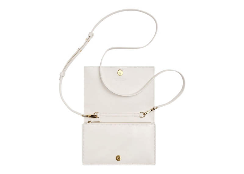 Lookbook 葆蝶家白色迷你Foulard编织斜挎包