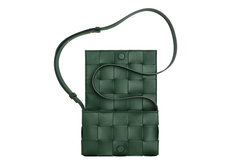 Lookbook Bottega Veneta Cassette Crossbody Bag Kecil Intreccio Raintree