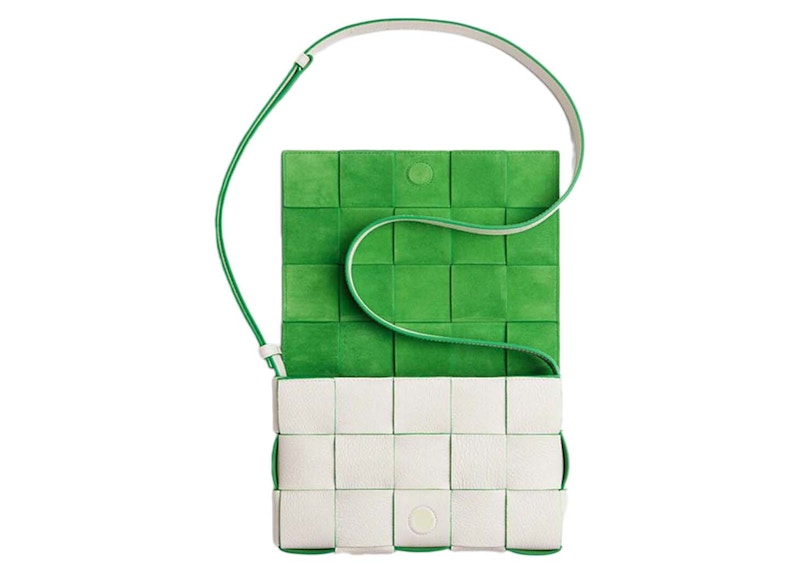 Order Bottega Veneta Kaset Intrecciato Putih/Parakeet