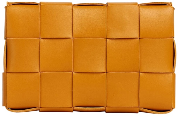 宝缇嘉编织磁带斜挎包深褐色 Lookbook 宝缇嘉编织磁带斜挎包深褐色