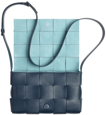 Bottega Veneta 深藍/淺藍 Intreccio 菱格紋斜挎包 Lookbook Bottega Veneta 深藍/淺藍 Intreccio 菱格紋斜挎包