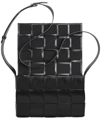 ボッテガ・ヴェネタ カセットイントレチャオ クロスボディバッグ 中サイズ ブラック Order ボッテガ・ヴェネタ カセットイントレチャオ クロスボディバッグ 中サイズ ブラック