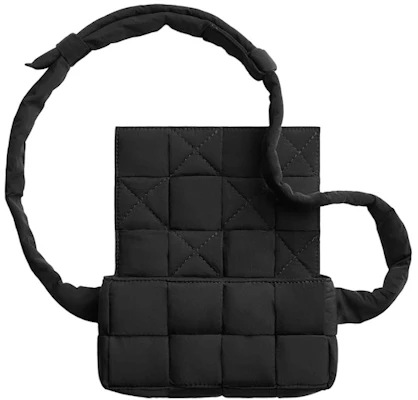 Bottega Veneta Cassette Mini Hitam Lookbook Bottega Veneta Cassette Mini Hitam
