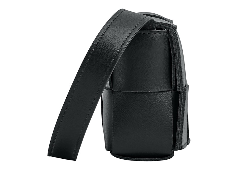 Order ボッテガヴェネタ ミニカセット (ブラック)
