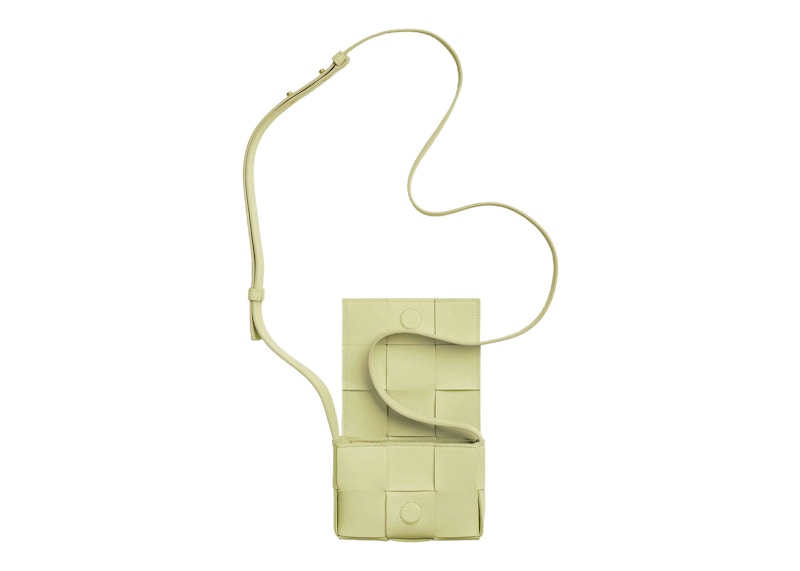 Lookbook Bottega Veneta 柠檬色编织迷你包