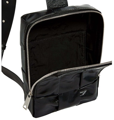 ボッテガ・ヴェネタ カセットスリング クロスボディバッグ ブラック Lookbook ボッテガ・ヴェネタ カセットスリング クロスボディバッグ ブラック