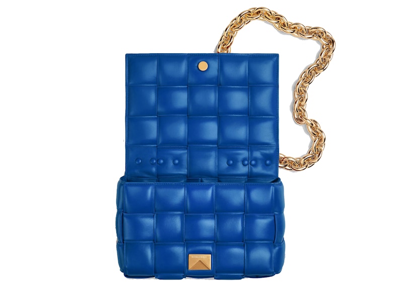 Lookbook 葆蝶家链条编织蓝色斜挎包