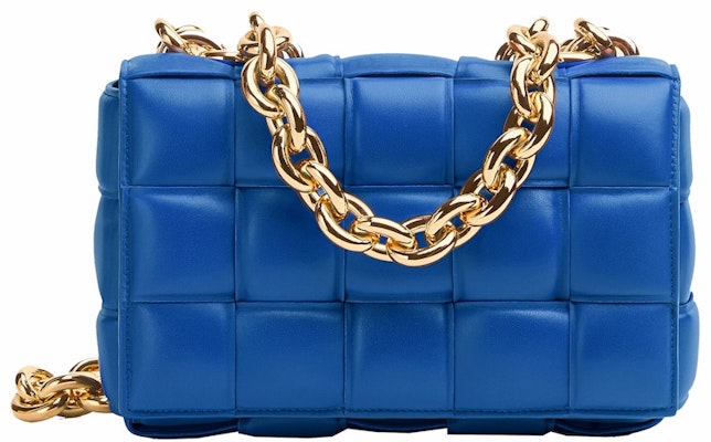 Bottega Veneta Tas Bahu Padded Intreccio Cobalt dengan Rantai Buy Bottega Veneta Tas Bahu Padded Intreccio Cobalt dengan Rantai