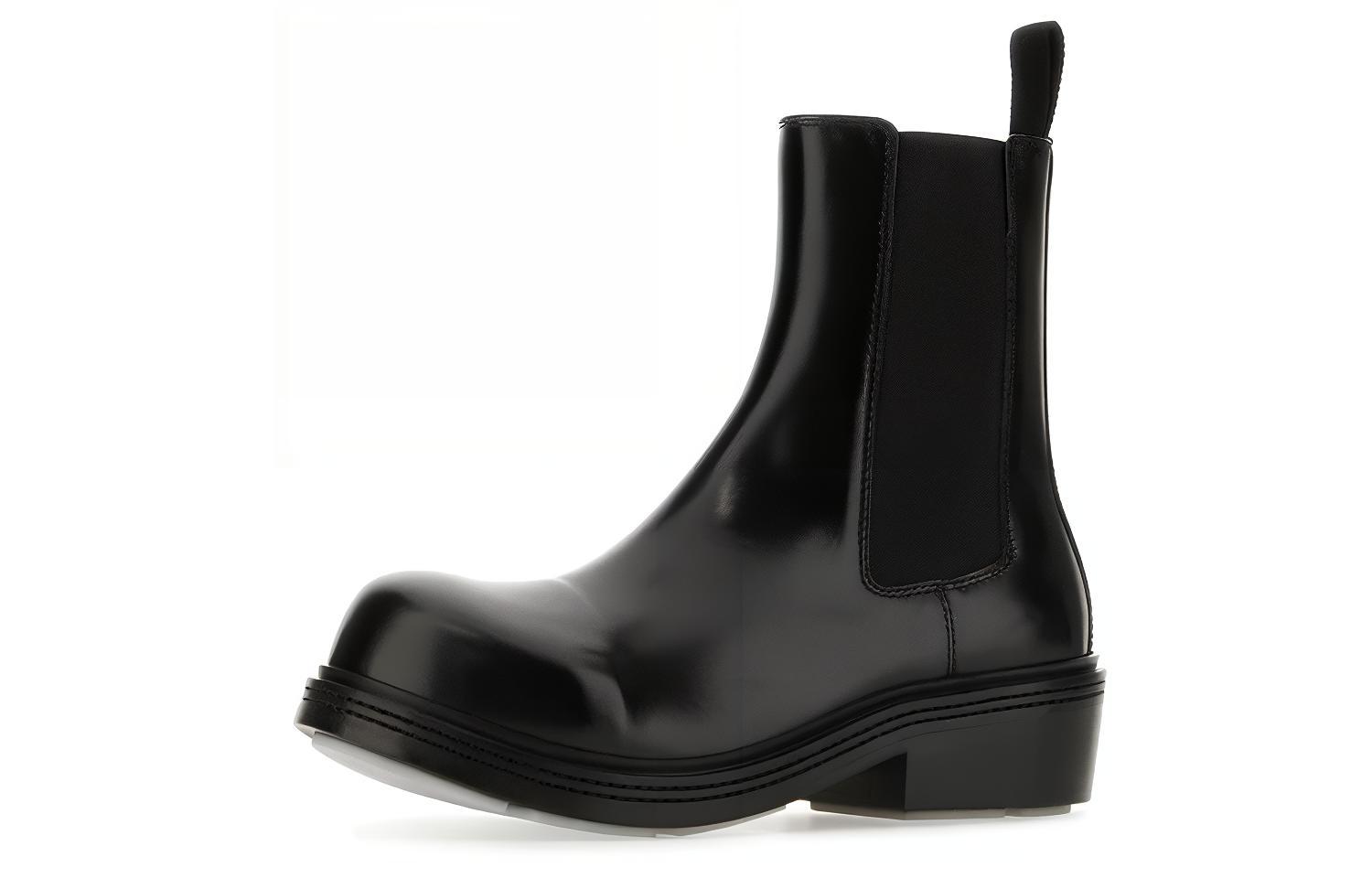 Shop Bottega Veneta Sepatu Chelsea 'Kulit Hitam' 754426V3H801000