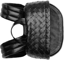 Lookbook Bottega Veneta Classic Backpack Small Intrecciato Black