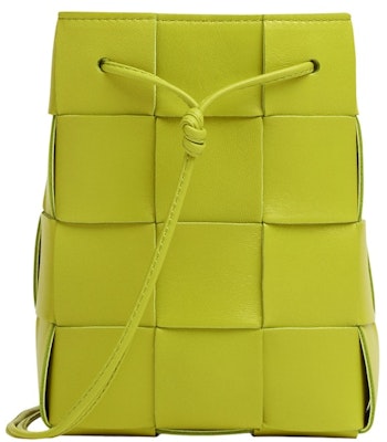 Bottega Veneta Drawstring Cassette Small Intreccio Kiwi Order Bottega Veneta Drawstring Cassette Small Intreccio Kiwi
