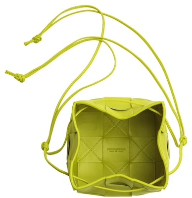 Bottega Veneta Drawstring Cassette Small Intreccio Kiwi Lookbook Bottega Veneta Drawstring Cassette Small Intreccio Kiwi