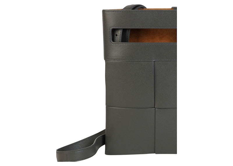 Lookbook ボッテガ・ヴェネタ・イントレチャート・ウーブン・クロスボディ・ライトグラファイト