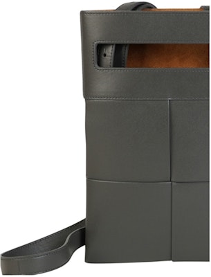 Bottega Veneta Intrecciato編織淺石墨色斜挎包 Lookbook Bottega Veneta Intrecciato編織淺石墨色斜挎包