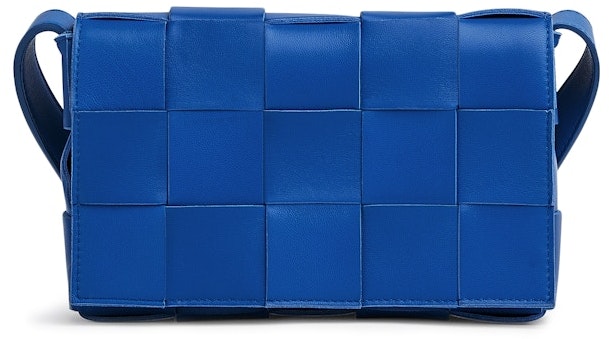 bottega-veneta-intreccio-cassette-cobalt