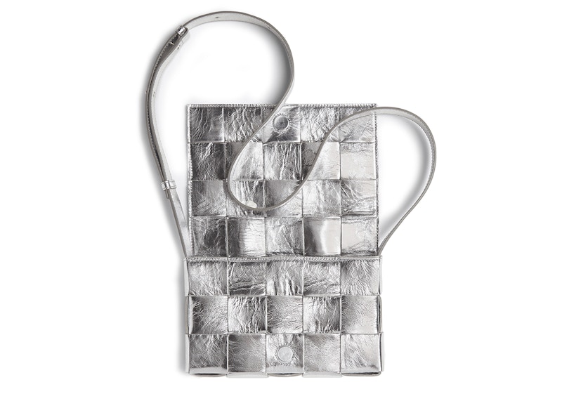 Lookbook ボッテガ・ヴェネタ シルバー カセットバッグ
(Bottega Veneta Shirubā Kasetto Baggu)
