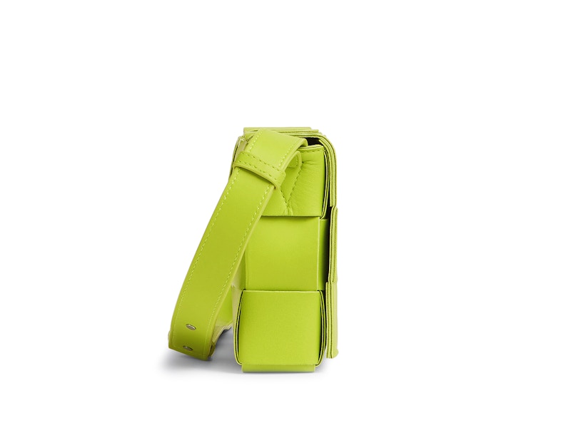 Order Bottega Veneta Intreccio Weave Cassette Hijau Kiwi Asid