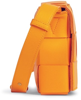 보테가 베네타 인트레치오 위빙 카세트 탠저린
Order 보테가 베네타 인트레치오 위빙 카세트 탠저린