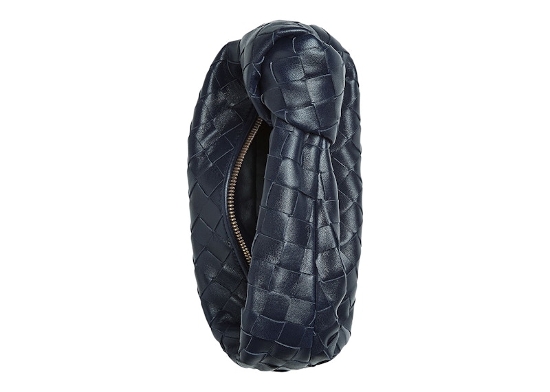 Lookbook Bottega Veneta Jodie Intrecciato Beg Mini Pegang Atas Ruang
