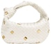 Buy Bolso Bottega Veneta Jodie Teen Metálico con Detalles en Tiza.