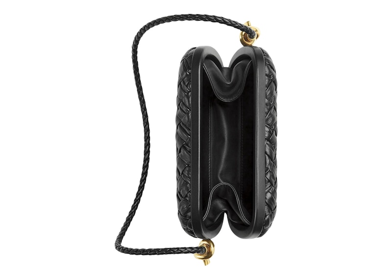 Lookbook Bottega Veneta Knot Foulard 編織黑色迷你手拿包肩帶款