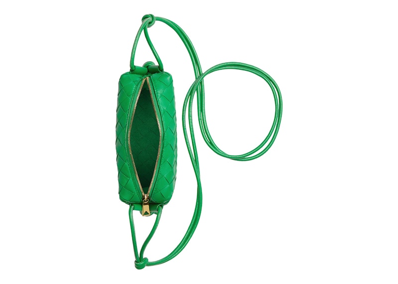 Lookbook Tas Mini Kamera Bottega Veneta Loop Intrecciato Parakeet