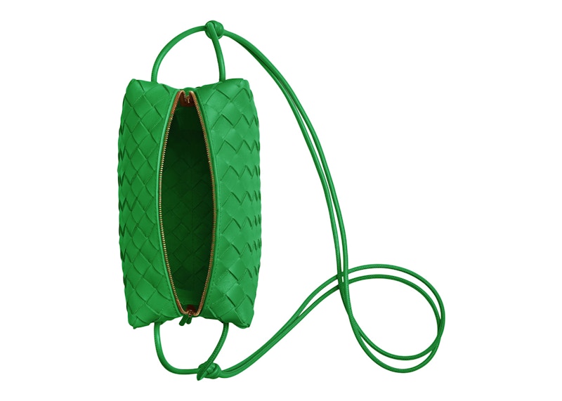 Lookbook Bottega Veneta小型鸚鵡綠Intrecciato相機包