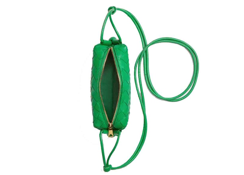 Lookbook Bottega Veneta Loop Intrecciato Parakeet Hijau Terang