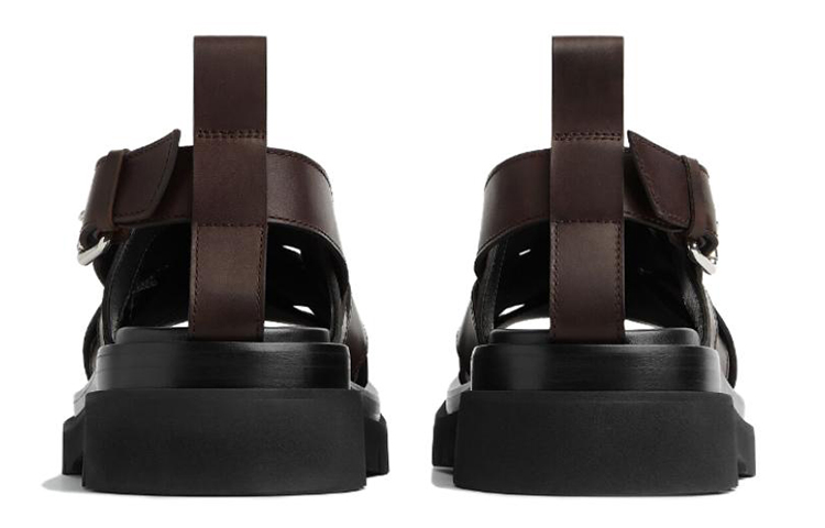 Shop 葆蝶家厚底凉鞋 '棕色' 755129VBS502113