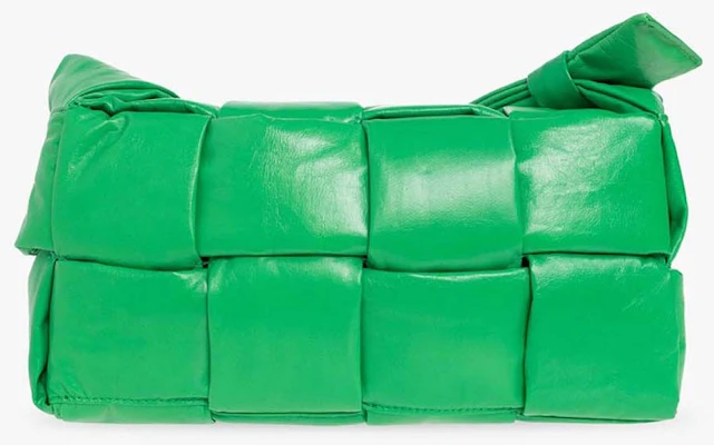 Bottega Veneta中號絎縫技術棋盤紋斜挎包Parakeet。 Order Bottega Veneta中號絎縫技術棋盤紋斜挎包Parakeet。