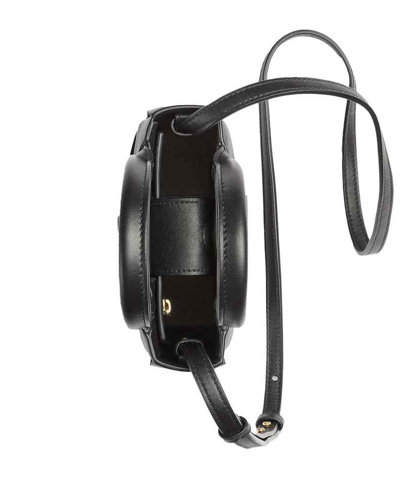 Lookbook Tas Mini Bottega Veneta North South Cassette Tote Hitam