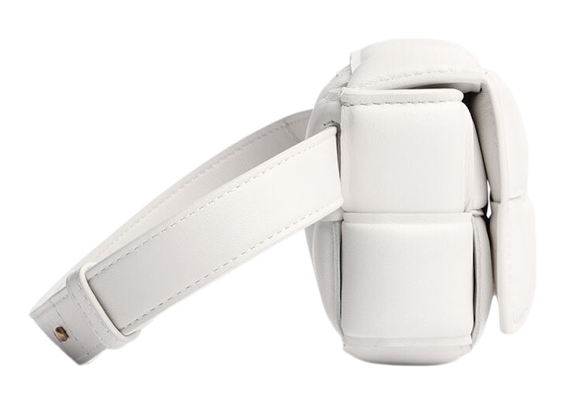 Order Bottega Veneta Padded Cassette Beg Pinggang Intreccio Putih